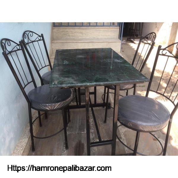 Table with 4 chairs